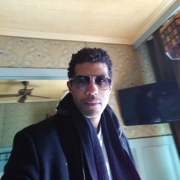 Meet your Posher, Pierce - Picture 2 of 2